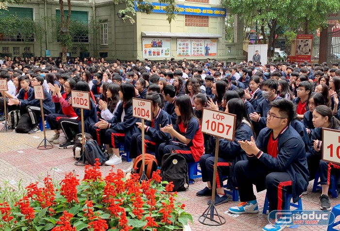 Giờ tập chung đầu tuần tại Trường Trung học phổ thông Nguyễn Bỉnh Khiêm. Ảnh minh họa: Tùng Dương.