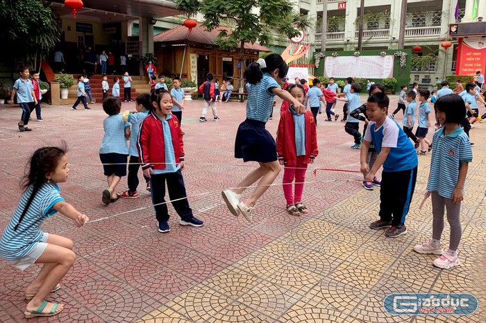 “Quan điểm của tôi, không cần phải đưa ra thêm một vị trí lãnh đạo nữa trong nhà trường, chỉ cần chọn đúng được một người hiệu trưởng có tầm, có tâm, có năng lực nhiệt huyết, không vụ lợi, quyết đoán, dám làm dám chịu,… một ban giám hiệu có năng lực thì chắc chắn sẽ phát triển được nhà trường một cách tốt nhất”, thầy Cường nói. Ảnh minh họa: T.D.