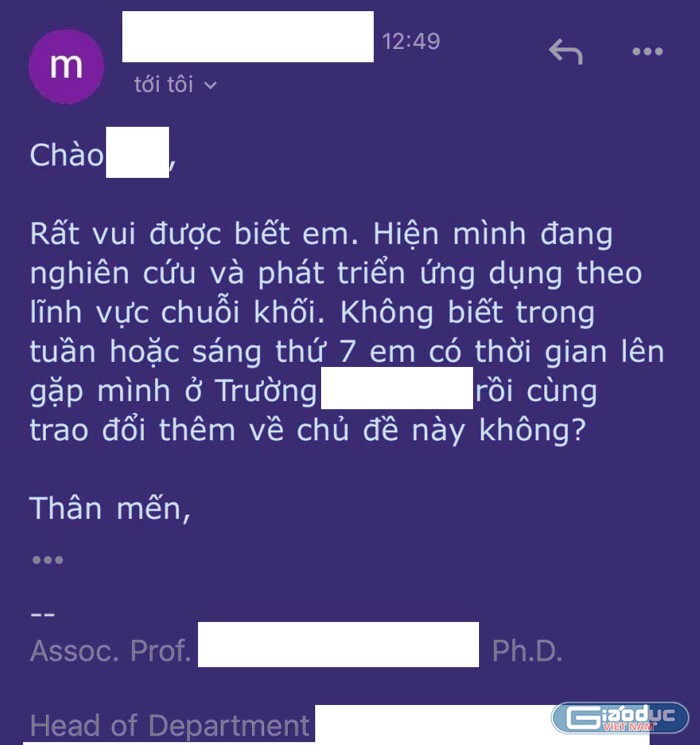 Theo thầy Công: Trong ảnh là thư của trưởng khoa từ 1 trường đại học có tiếng ở Hà Nội gửi cho học sinh của mình. Với các thành tích và năng lực hiện có, bạn ấy đã có thể chắc suất vào bất kì trường kĩ thuật nào ở Việt Nam. Tôi vẫn rất ngưỡng mộ cách làm của &quot;đại học ấy&quot;, chân thành, giản dị và ... cầu tài. Ảnh: NVCC.