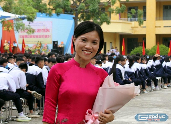 Cô Nguyễn Thị Thu Hương - Giáo viên môn Vật lý, tổ trưởng Tổ Tự nhiên Trường Trung học phổ thông Minh Phú (Sóc Sơn, Hà Nội). Ảnh: NVCC.