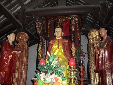Bức tượng Đức Linh Lang Đại vương là một sự sáng tạo độc đáo của những người thợ tạc tượng làng Bảo Hà. Ảnh: Ngọc Khánh