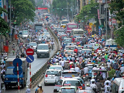 Giao thông vẫn luôn là vấn đề nan giải tại Việt Nam.