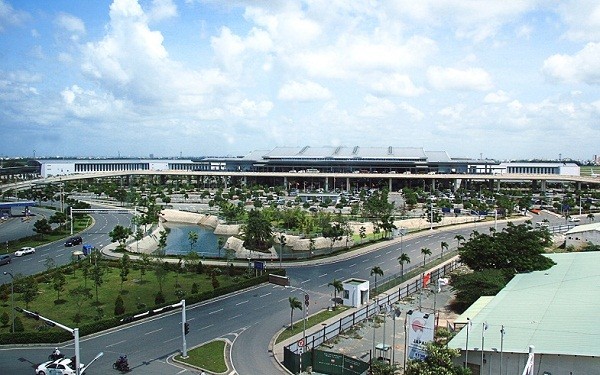Đại biểu Đặng Thành Tâm cho rằng, trong thời gian nghiên cứu và đầu tư một cảng hàng không quốc tế hiện đại thì vẫn cần nâng cấp cho sân bay Tân Sơn Nhất.