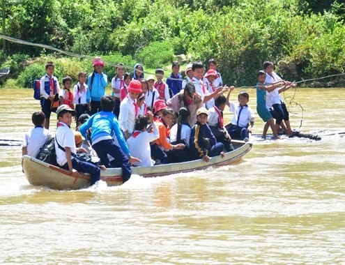 Bộ trưởng Đinh La Thăng cho biết, trong 3 năm tới có hơn 8 nghìn cây cầu dân sinh được xây dựng ở 50 tỉnh.