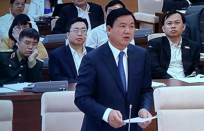 Bộ trưởng Đinh La Thăng báo cáo về Dự án Cảng Hàng không Quốc tế Long Thành sáng nay. Ảnh: Ngọc Quang.