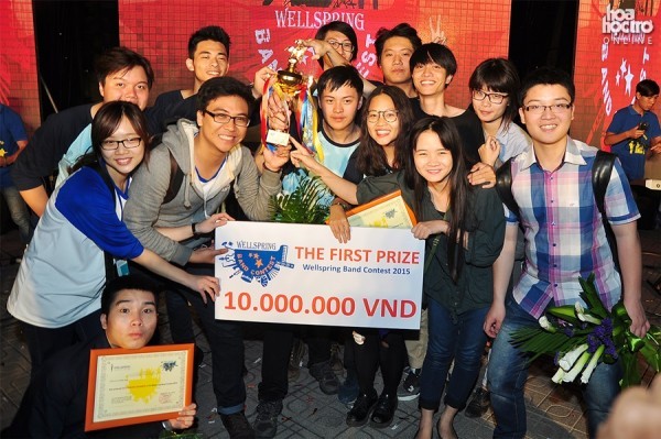 Random 7 – Band nhạc xuất sắc dành được GIẢI NHẤT Wellspring Band Contest 2015. Ban nhạc là sự phối hợp của các trường: THPT Trần Phú; THPT Đống Đa; Học viện Âm nhạc Quốc Gia Việt Nam; THPT Phan Đình Phùng; THPT Nguyễn Trãi; THPT Trần Nhân Tông.