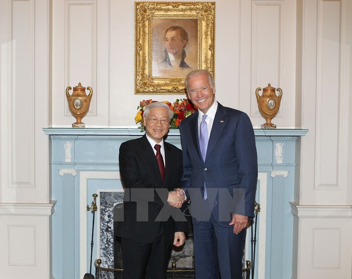 Phó Tổng thống Hoa Kỳ Joe Biden đón Tổng Bí thư Nguyễn Phú Trọng. (Ảnh: Trí Dũng/TTXVN)