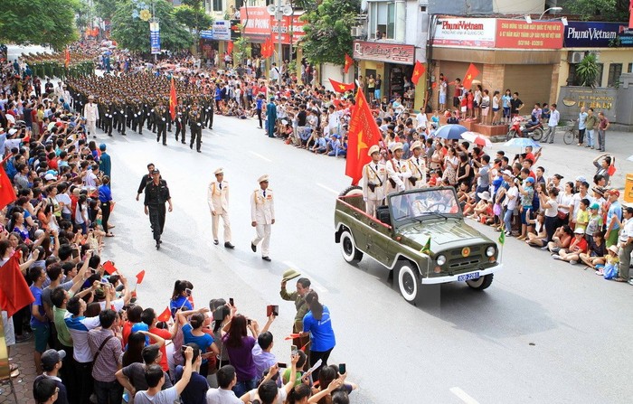 Hùng tráng  lễ diễu binh trên đường phố Hà Nội ảnh 9