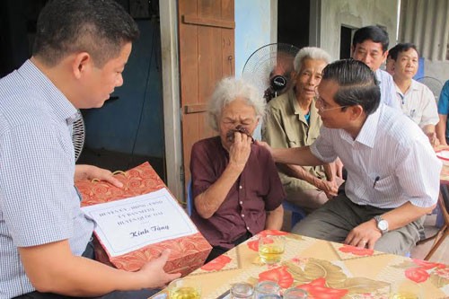 Thủ tướng chỉ thị tăng cường chính sách ưu đãi người có công với cách mạng. ảnh: Bảo Chân.