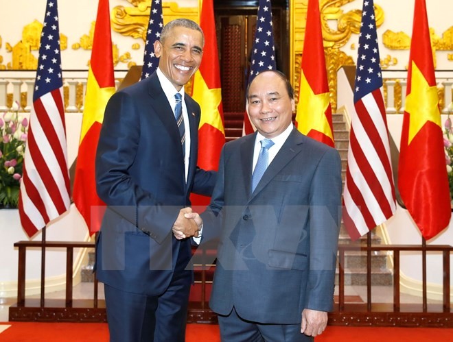 Thủ tướng Nguyễn Xuân Phúc hội kiến với Tổng thống Hoa Kỳ Barack Obama đang thăm chính thức Việt Nam. (Ảnh: Thống Nhất/TTXVN).