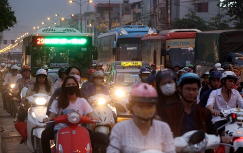 Bỏ thu phí đường bộ với mô tô hai bánh, ba bánh. ảnh: VOV.