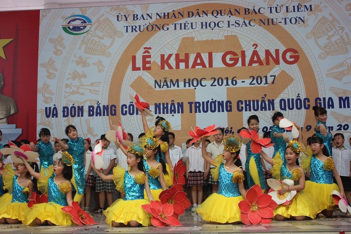 Trường Tiểu học I-Sắc-Niu-Tơn đã đào tạo được nhiều học sinh giỏi, đóng góp vào thành tích đáng tự hào của giáo dục Thủ đô. ảnh: LBD.