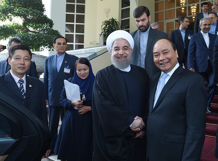 Thủ tướng Nguyễn Xuân Phúc hội kiến với Tổng thống Iran - ông Hassan Rouhani. ảnh: vgp.