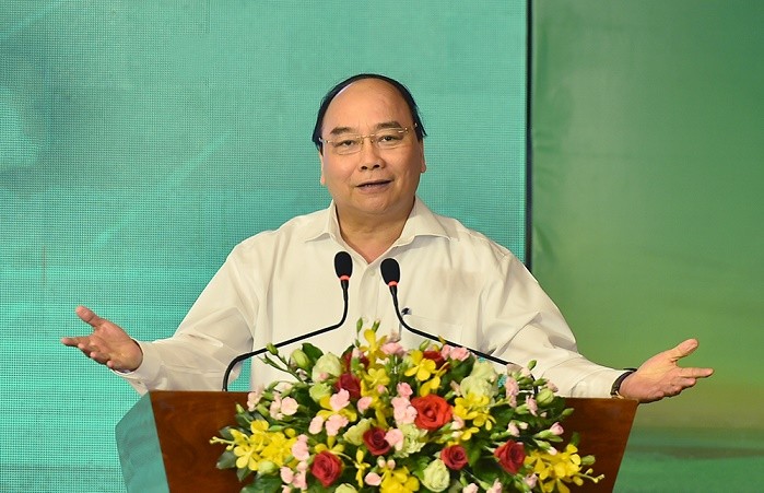 Thủ tướng nêu quan điểm: Cần phải bảo đảm rằng mọi nông dân Việt Nam bất kể vùng miền nào, bất kể quy mô nào, tính chất như thế nào cũng được khuyến khích áp dụng công nghệ cao vào sản xuất nông nghiệp. ảnh: VGP.