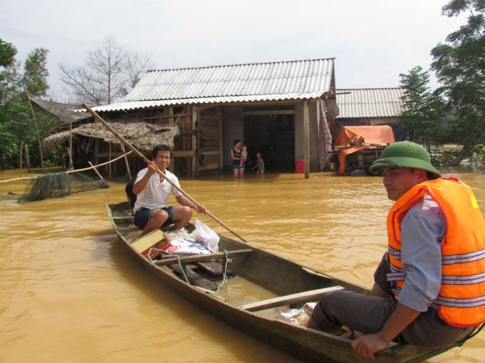 Miền Trung thường xuyên phải hứng chịu các trận bão, lũ. ảnh: Dân Việt.