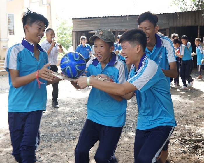 Trò chơi vận động của các em học sinh trường Thạnh An (Long An).