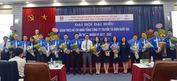 Ban Chấp hành nhiệm kỳ 2017 - 2022 ra mắt Đại hội.