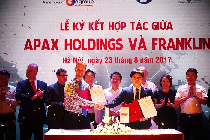 Ông Nguyễn Ngọc Thuỷ - Chủ tịch Egroup và ông David Hooser – Chủ tịch Tập đoàn Franklin ký kết xây dựng Apax Franklin. ảnh: Eg.