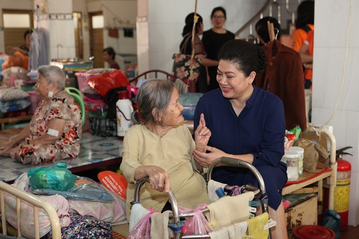 Lãnh sự Nam Phi tại Thành phố Hồ Chí Minh đã 4 lần tổ chức chương trình &quot;Nhà sạch đón Tết&quot;, toàn bộ kinh phí thu được sử dụng vào việc chuẩn bị quà Tết tặng các em nhỏ thiệt thòi ở trung tâm bảo trợ xã hội và các cụ già sống nương tựa ở Chùa Lâm Quang.