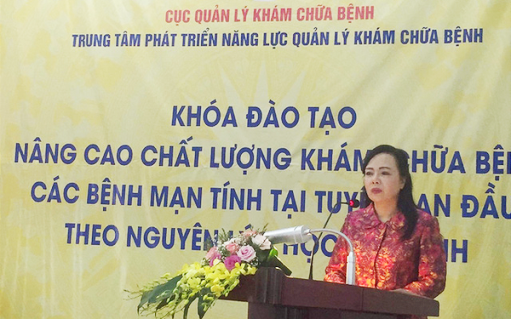 Bộ trưởng Nguyễn Thị Kim Tiến phát biểu tại khóa học. ảnh: moh.gov.vn