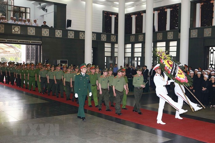 Đoàn đại biểu Đảng ủy Công an Trung ương và Bộ Công an do Đại tướng Tô Lâm, Ủy viên Bộ Chính trị, Bí thư Đảng ủy Công an Trung ương, Bộ trưởng Bộ Công an dẫn đầu viếng Trung tướng Đồng Sỹ Nguyên.