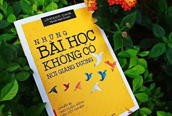 Cuốn &quot;Những bài học không có nơi giảng đường&quot; được Nhà xuất bản Thanh niên phát hành qua bản dịch của Nguyễn Ngọc Ưu.