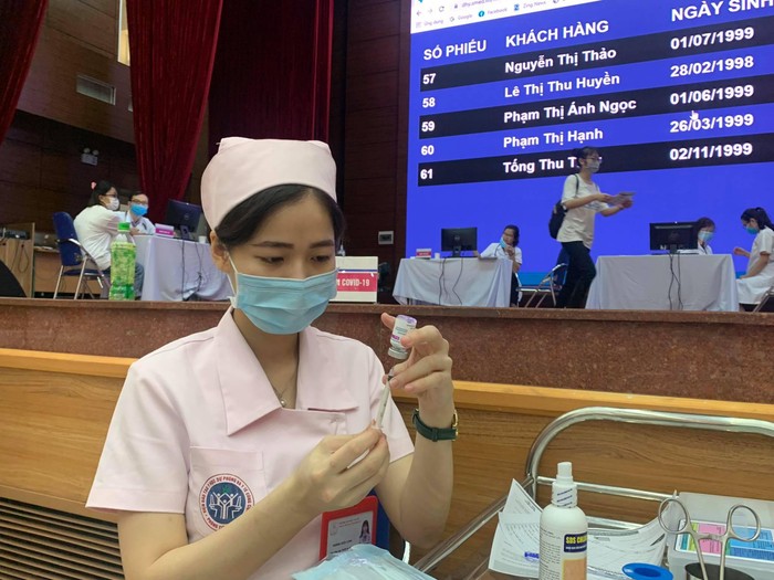 Trong 3-6 tháng cuối năm nay, nếu vaccine về đủ, mỗi ngày sẽ tiêm 300.000-500.000 liều. Ảnh: VGP/Thúy Hà