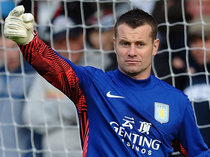 Shay Given: Sự lựa chọn cho tuổi rồng ở vị trí thủ môn thực sự rất khó khăn khi ít gương mặt nào sinh năm 1988 nổi bật. Và đó là lý do Given được xướng tên, dù anh đã bước sang tuổi 36. Điểm ấn tượng của Given ở sự ổn định, dẻo dai. Anh cũng là một trong những ngôi sao gắn bó với Premier League lâu nhất (18 năm).