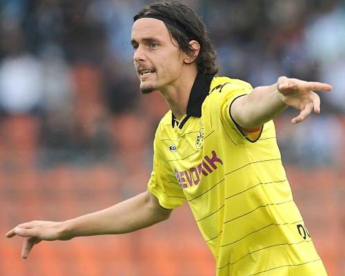 Neven Subotic: Ở vị trí trung vệ, rất nhiều lựa chọn chất lượng như Subotic, Hummels hay Hoewedes, song xét về nhiều mặt, Subotic nổi bật hơn cả. Ở tuổi 24, anh đã là trụ cột của ĐT Serbia, trong khi chỗ đứng của Hummels lẫn Hoewedes ở ĐTQG vẫn còn khá lung lay.