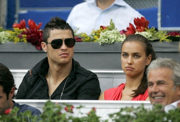 Ronaldo và Irina, như thường lệ, vẫn rất kiêu kỳ trước những con mắt nhìn vào