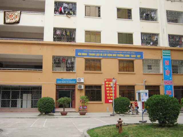 Cơ sở 1 của KTX ĐH Công nghiệp Hà Nội là một tòa nhà 9 tầng với 6 thang máy.