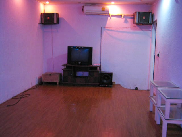 Phòng Karaoke trong phòng khách