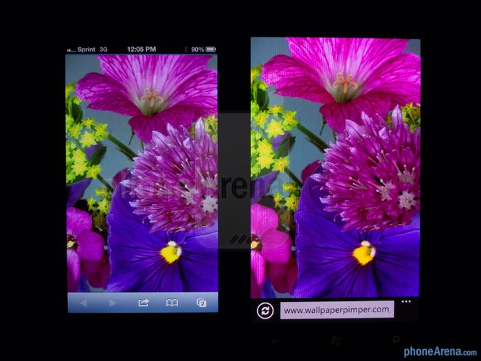 iPhone 5 (bên trái) và Lumia Nokia 900 (bên phải)