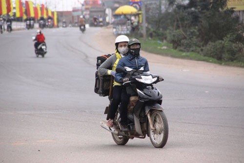 Nhiều sinh viên mạo hiểm đi xe máy vào Nam ảnh 2