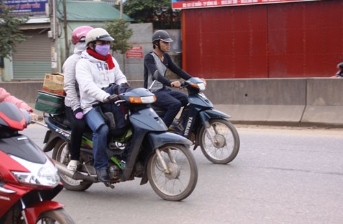 Nhiều sinh viên mạo hiểm đi xe máy vào Nam ảnh 3