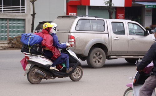 Nhiều sinh viên mạo hiểm đi xe máy vào Nam ảnh 6
