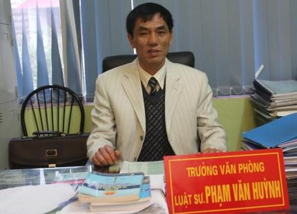 Luật sư Phạm Văn Huỳnh, người bảo vệ quyền lợi cho gia đình bị hại trong vụ thảm sát tiệm vàng.
