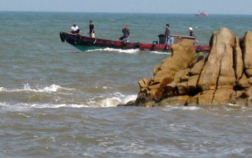 Đỏ mắt giăng lưới tìm xác con trên biển, Tin tức trong ngày, chet duoi, bat oc, mat tich, tre chet duoi, duoi nuoc, tim xac tre chet duoi, bi song cuon, bao, tin nhanh, tin hot, tin tuc