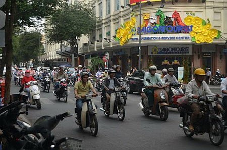 Nhà báo Mỹ nói về "mánh khóe" lái xe máy ở VN, Tin tức trong ngày, lai xe may o viet nam, lai xe may, giao thong viet nam, duong pho viet nam, khach nuoc ngoai noi ve viet namdu lich viet nam, ve dep viet nam, tap quan nguoi viet nam, khach tay noi ve viet nam, tap di xe, an toan giao thong, luat giao thong, bao, tin hay, tin hot, tin tuc