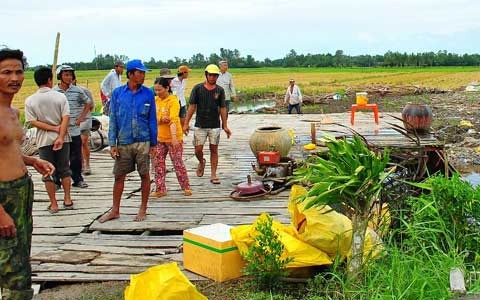 Run rẩy kể lại trận lốc xoáy tử thần, Tin tức trong ngày, loc xoay, thien tai, gio loc, bao to, giong to, loc lon, loc o soc trang, loc o bac lieu, loc xoay o mien nam, bao, tin nhanh, tin hot, tin tuc