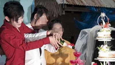 Một đám cưới đồng tính được tổ chức ở Hà Tiên (tỉnh Kiên Giang)