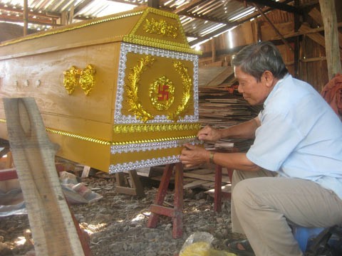 Lạ lùng: Người đóng quan tài miễn phí, Tin tức trong ngày, ong quan tai, nguoi cap quan tai, nguoi lam quan tai, nguoi ngheo, nguoi chet, quan tai mien phi, bao, tin tuc, tin hot, tin hay, vn