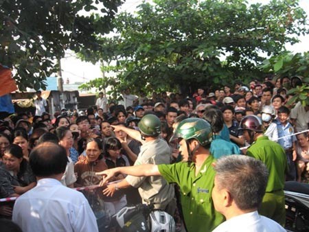 Xác người bị chặt khúc, rỉ máu trong bao, An ninh Xã hội, xac nguoi chat khuc, xac chet, xac nguoi, thi the, giet nguoi phi tang, giet nguoi bo bao tai, bao, bao cong an, bao an ninh, vn