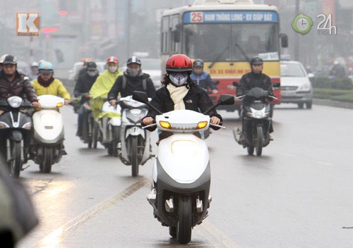 Hà Nội: Sương mù bao trùm thành phố, Tin tức trong ngày, suong mu, ha noi, mua phun, giao thong, xe may, o to, nha cao tang, tin nong, tin nhanh, vn