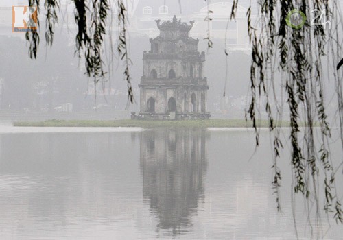 Hà Nội: Sương mù bao trùm thành phố, Tin tức trong ngày, suong mu, ha noi, mua phun, giao thong, xe may, o to, nha cao tang, tin nong, tin nhanh, vn