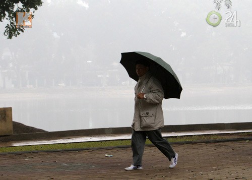 Hà Nội: Sương mù bao trùm thành phố, Tin tức trong ngày, suong mu, ha noi, mua phun, giao thong, xe may, o to, nha cao tang, tin nong, tin nhanh, vn