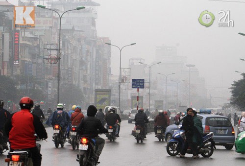 Hà Nội: Sương mù bao trùm thành phố, Tin tức trong ngày, suong mu, ha noi, mua phun, giao thong, xe may, o to, nha cao tang, tin nong, tin nhanh, vn