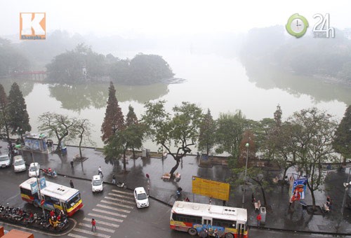 Hà Nội: Sương mù bao trùm thành phố, Tin tức trong ngày, suong mu, ha noi, mua phun, giao thong, xe may, o to, nha cao tang, tin nong, tin nhanh, vn