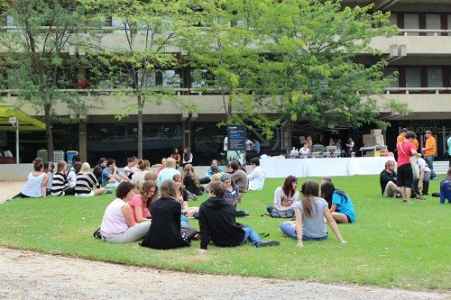 Cộng đồng sinh viên đa văn hóa tại ĐH La Trobe Melbourne.