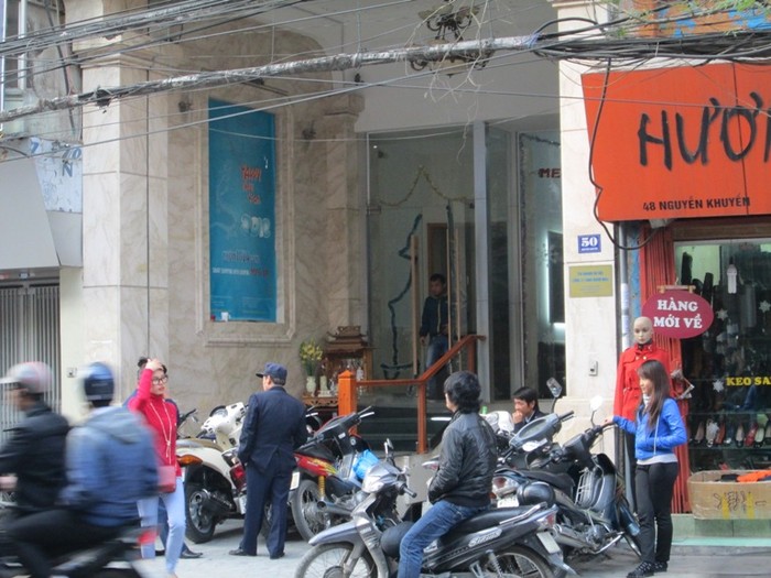 Sáng ngày 24/12, Nhóm mua công bố hoạt động trở lại sau khoảng thời gian tạm ngừng giao dịch từ ngày 11/12. Rất nhiều khách hàng đã vội vã tới trụ sở Nhóm mua tại số 50, Nguyễn Khuyễn (Hà Nội) để đổi voucher.